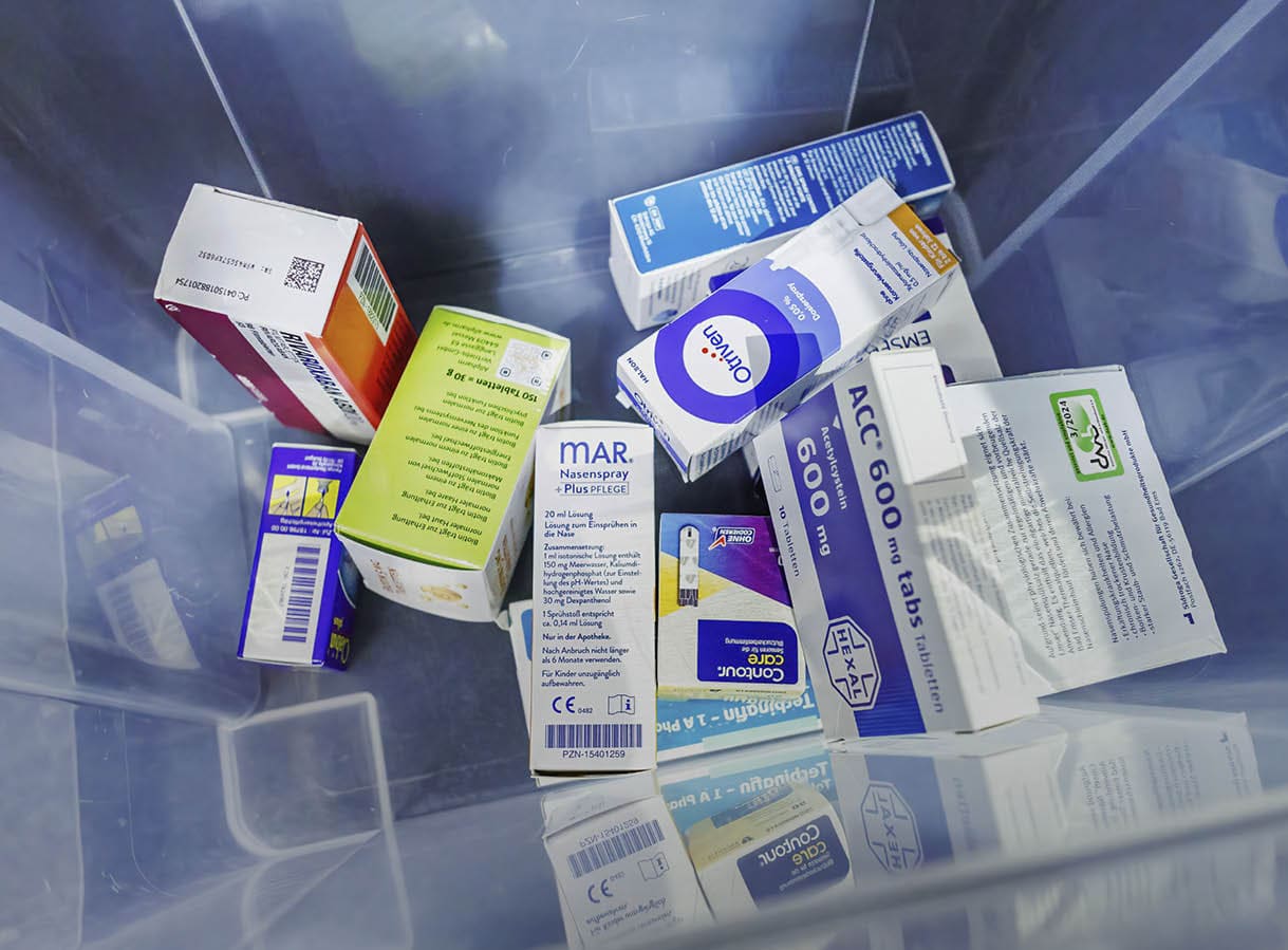 29 September 2025, Berlin: Packs of various medicines are stored in a transparent storage box in the Kaufpark pharmacy in Ahrensfelde. Photo: Carsten Koall/dpa (Photo by Carsten Koall/picture alliance via Getty Images)