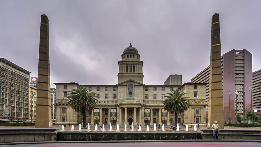 Do I love a good dark sky... I am not going to bore you with the history of the Johannesburg City Hall, for that a href=“https://en.wikipedia.org/wiki/Johannesburg_City_Hall" target="_blank" click this link /a . I am still learning to use digital blending, very counter intuitive but I like the results. The alignment is not perfect but I am relatively happy with the results.