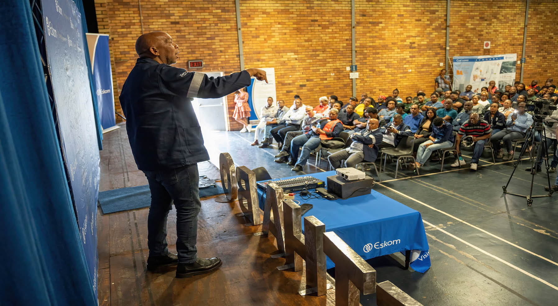 Newly appointed South African Electricity Minister Kgosientso Ramokgopa (L) addresses Eskom workers during a visit to the Lethabo Power Station near Sasolburg, South Africa, on March 23, 2023. (Photo by Ihsaan HAFFEJEE / AFP) (Photo by IHSAAN HAFFEJEE/AFP via Getty Images)